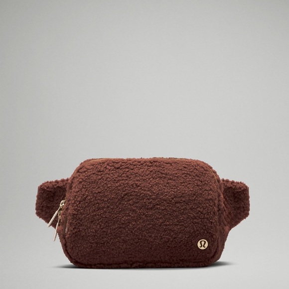 lululemon athletica Handbags - Lululemon Everywhere Belt Bag Large 2L $70 Fleece NWT NIP Brown Earth/Gold